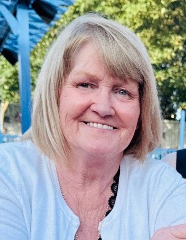 Janet (née Smith) Dunphy