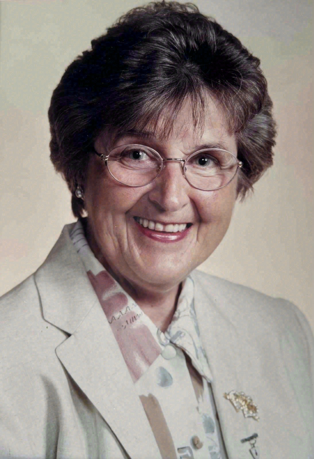 Mary (Maureen) (née Heary) Matthews