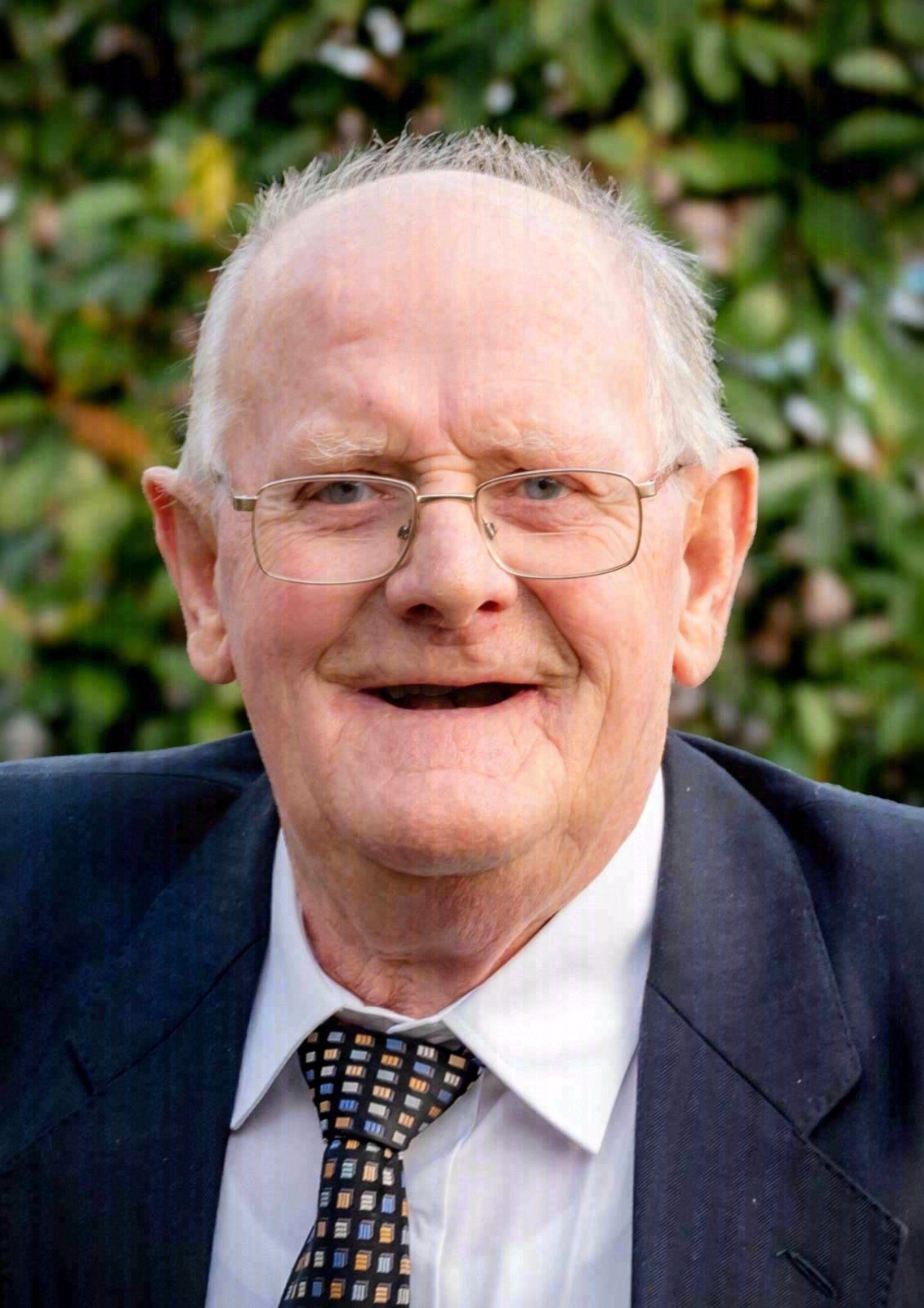 Oliver ( Ollie ) Dolan