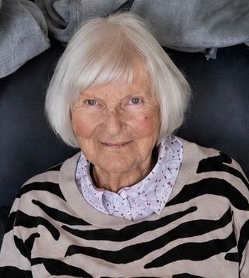 Elizabeth (Betty) (née Biggs) Hennessy