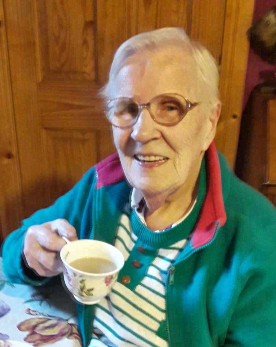 Kathleen (née Grant) Kee