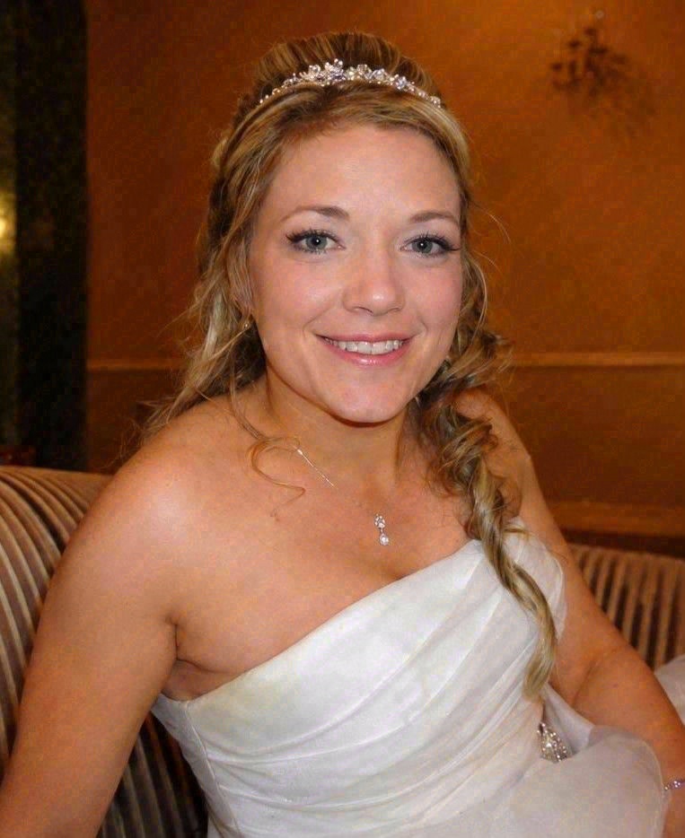 Tara (née McGrath) Deane