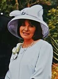 Joan LUBE
