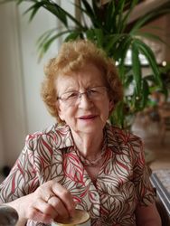 Teresa HENNESSY